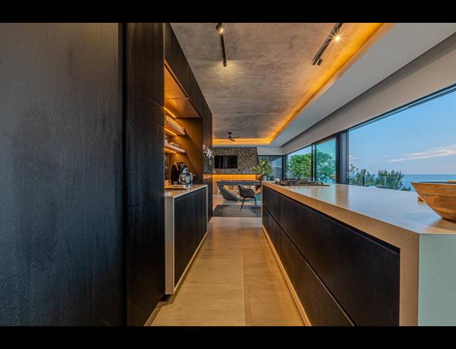 5 BEDROOM HOUSE FOR SALE IN ZULULAMI LUXURY COASTAL ESTATE